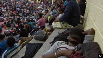 Honduras pide a migrantes en caravana no arriesgar la vida