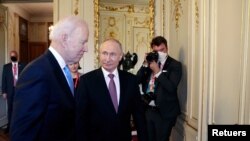 На фото: Президент США Джо Байден та президент Росії Володимир Путін у Женеві, червень 2021