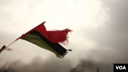 Drapo Libi a
( REUTERS/Zohra Bensemra (LIBYA - Tags: POLITICS CIVIL UNREST)