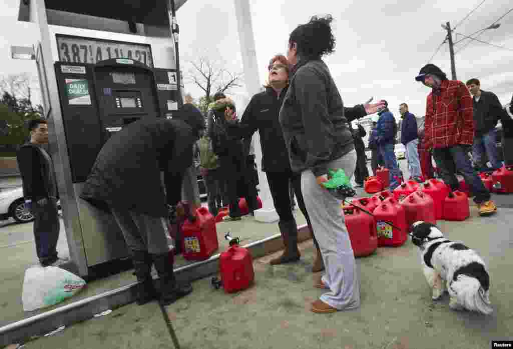 People wait to for gas at a Hess fueling station in Great Neck, New York November 1, 2012.
