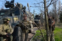 在顿巴斯地区与亲俄分离主义武装隔离线附近的乌克兰军人。(2021年4月21日)