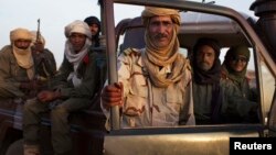 Soldados tuareg en patrulla en Gao, Mali. Combaten a Ansar al-Dine, la organización que ha sido designada grupo terrorista.