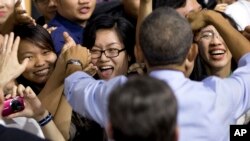 President Barack Obama greets people in the audience after speaking to Vietnamese young people during the Young Southeast Asian Leaders Initiative town hall meeting at the GEM Center in Ho Chi Minh City, Vietnam, May 25, 2016. 