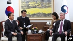 FILE - South Korean Unification Minister Cho Myoung-gyon (L) talks with U.S. special representative for North Korea Stephen Biegun, (R) during a meeting at the government complex in Seoul, South Korea, Oct. 30, 2018.