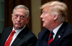 USA, Washington, U.S. Defense Secretary James Mattis listens as U.S. President Donald Trump speaks to the news media