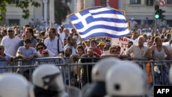 Oli Ren: Nećemo napustiti Grčku 