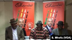 Tendai Biti, de l'Alliance du Mouvement pour le changement démocratique (MDC), s'adresse aux journalistes à Harare, le 12 juillet 2018.