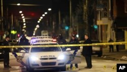 Les agents de la police en pleine enquête après une fusillade à Philadelphie, 8 janvier 2016. 