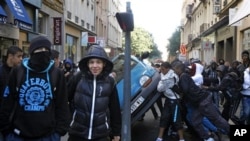Француски протестанти го блокираа приодот до аеродром