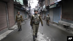 Indian paramilitary soldiers patrol during a curfew in Srinagar, India, February 15, 2013. 