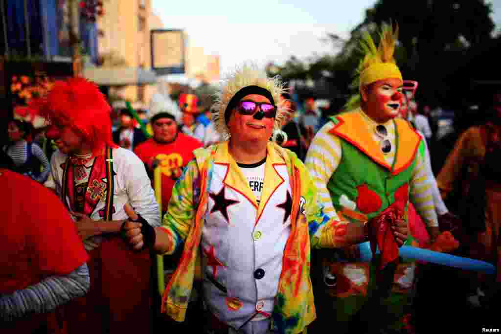 رژه دلقک&zwnj;ها در روز دلقک در شهر سان سالوادور، پایتخت السالوادور.