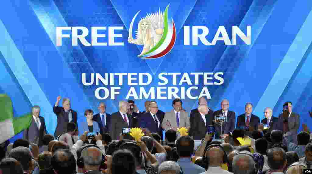 حضور چهره‌های سیاسی آمریکایی در نشست «ایران آزاد» با حضور گروه‌های مخالف جمهوری اسلامی ایران