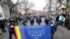 资料照片：同性恋退伍军人在波士顿参加圣帕特里克节游行。(2015年3月15日)