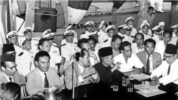Ali Sastroamidjojo ketika mengikuti perundingan Indonesia-Belanda di atas kapal perang Renville tahun 1948 (foto: Arsip Nasional Belanda).