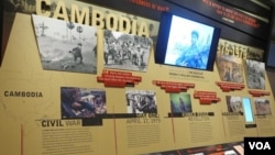 The Holocaust Museum in Washington is dedicating space to the Khmer Rouge this month, including photographs from the torture center Tuol Sleng and an exhibit of personal items that once belonged to victims of the regime. May 4, 2015 (Ten Soksreinith/VOA Khmer)