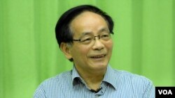 身兼港區人大代表及民建聯行政會議成員的葉國謙表示， 民建聯與 “新建制派”包括紫荊黨等良性競爭是好事， 他不認為民建聯受到威脅或者會被取代。（美國之音 湯惠芸）
