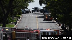 Polisi menyelidiki kemungkinan ancaman bom di dekat US Capitol and Library of Congress di Washington, DC, pada 19 Agustus 2021. (Foto: AFP/Eric Baradat)