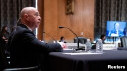 El secretario de Seguridad Nacional, Alejandro Mayorkas, testifica ante una audiencia del Comité de Asuntos Gubernamentales y Seguridad Nacional del Senado, el martes 21 de septiembre de 2021 en Capitol Hill en Washington.