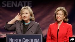 Hillary Clinton hace campaña a favor de la senadora por Carolina del Norte, Kay Hagan en Charlotte.