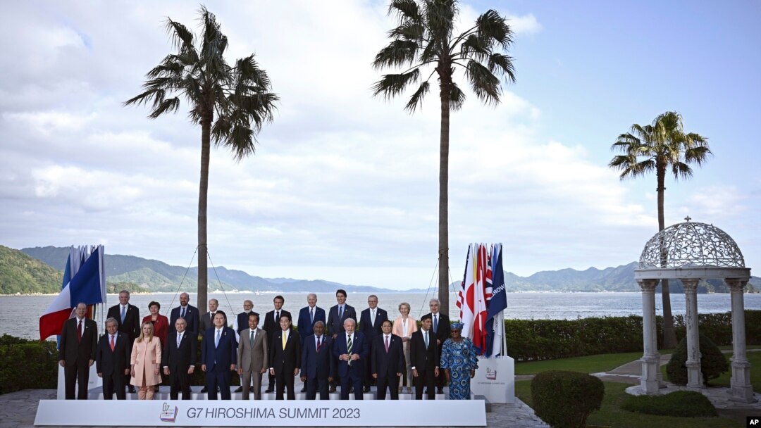2023年5月20日，在廣島舉行的七國集團領導人峰會上，七國集團和受邀國家的世界領導人合影。