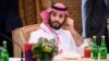 ARCHIVO - El príncipe heredero Mohammed bin Salman de Arabia Saudita toma asiento antes de un almuerzo de trabajo en la Cumbre del G20, el 15 de noviembre de 2022, en Nusa Dua, Bali, Indonesia.