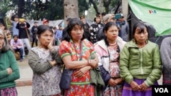 Indígenas emberá desplazados por el conflicto regresan a sus hogares tras varios años en Bogotá. Foto del viernes 6 de septiembre de 2024, tomada por Johan Reyes /VOA