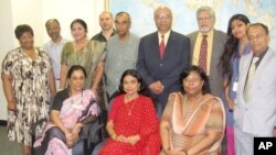 ইকবাল বাহার চৌধুরীর অবসর গ্রহণ উপলক্ষে আয়োজিত অনুষ্ঠানে তার সাথে বাংলা বিভাগের সদস্যরা