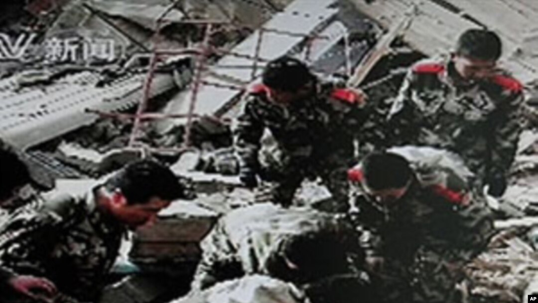 Frame grab taken off Chinese state CCTV shows Chinese military searching through the rubble of collapsed buildings following a strong earthquake in Yushu County in northwest China's Qinghai province, 14 Apr 2010
