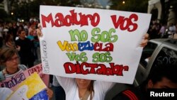 La mitad de los encuestados calificó las protestas que sacuden al país de “pacíficas lideradas por estudiantes”.