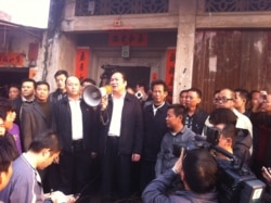 Zheng Yanxiong, pictured with Guangdong’s then-deputy party secretary, Zhu Mingguo, center with megaphone, in Wukan in December 2011. (Zhuang Leihong)