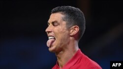 Penyerang Portugal Cristiano Ronaldo bereaksi setelah mencetak gol keduanya pada pertandingan sepak bola UEFA Nations League antara Swedia dan Portugal pada 8 September 2020. (Foto: AFP)