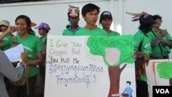 Some 400 students, monks and activists were stopped from a peaceful march for Environmental Day on Thursday.