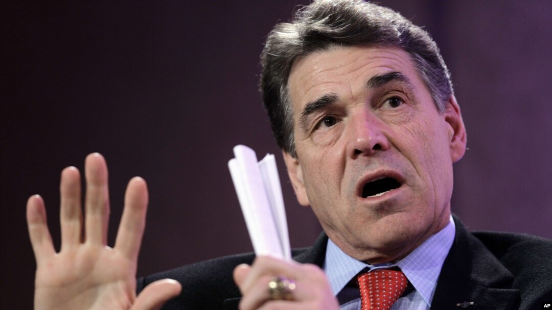 Gubernur Texas Rick Perry mengingatkan bahwa tragedi kekerasan dengan senjata api membuat warga AS yang membenci senjata api mengambil kesempatan menyerukan UU baru (foto: dok). 