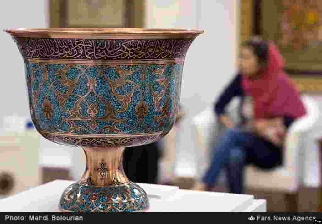 دومین دوره حراج ملی، از روز روز جمعه ۱۷مهر ماه در مرکز همایش‌های بین‌المللی رایزن برگزار می‌شود.