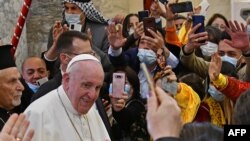Папа Франциск в Сирийской католической Церкви Непорочного зачатия, Карагош, провинция Найнава. 7 марта 2021 