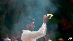 A Sri Lankan Buddhist devotee offers prayers in a temple to mark the Poson full moon day, in Kelaniya, on the out skirts of Colombo, Sri Lanka, June 8, 2017.