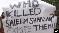 A Pakistani journalist protests against a killing of a Pakistani journalist Syed Saleem Shahzad, in Hyderabad, Pakistan on Wednesday, June 1, 2011.