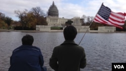 Tourists near the U.S. Capitol building in Washington D.C., Nov. 18, 2015. (J. Taboh/VOA)