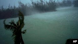 Angin kencang dari Badai Dorian tampak di sebuah kanal menuju laut di Freeport, Grand Bahama, Bahamas, 2 September 2019.