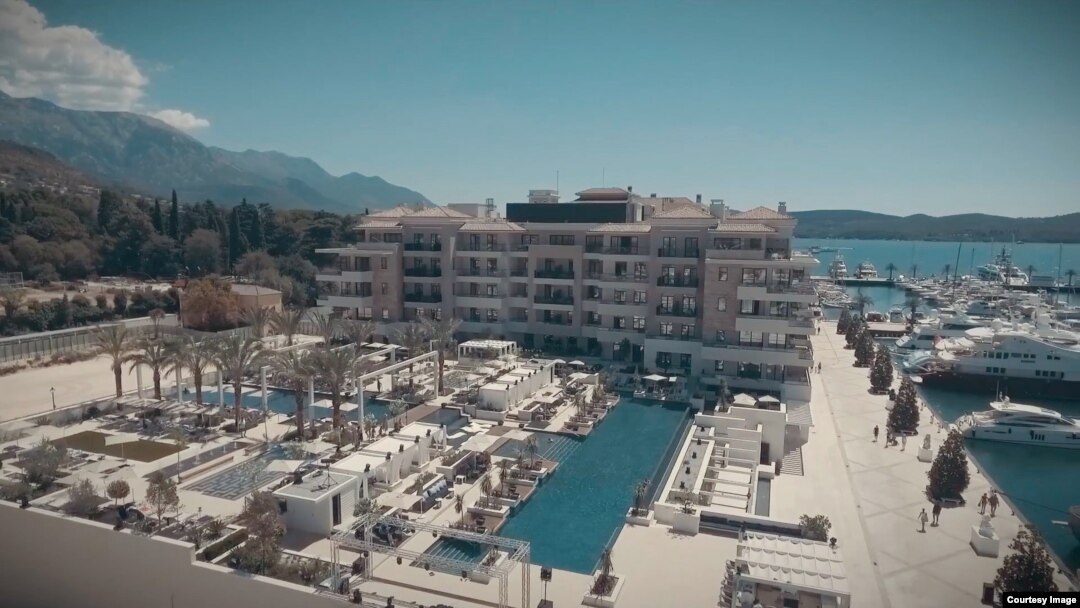 Vlasnici apartmana u „Regent Pool Clubu Residences“ polažu pravo na privatne prostore u vrtovima i na bazenima. (Foto: Porto Montenegro)