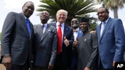 Le président Trump avec des dirigeants africains. De gauche à droite, le président kenyan, le président de l'UA Alpha Condé, le président de la BAD Akinwumi Adesina, le vice-président nigérian et le Premier ministre éthiopien, à Taormina, Italie, le 27 mai 2017. (AP/A. Medichini)