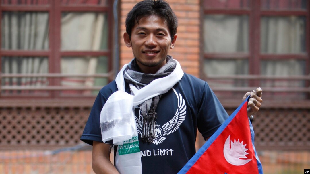 Pendaki Jepang Nobukazu Kuriki melakukan upaya kelimanya untuk menaklukkan puncak gunung Everest (foto: dok).