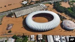 El estadio Beira Rio y sus alrededores están inundados después de fuertes lluvias en Porto Alegre, estado de Rio Grande do Sul, Brasil, el martes 7 de mayo de 2024.