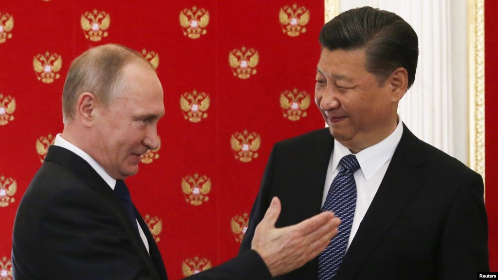 资料照片：2017年7月3日，俄罗斯总统普京在俄罗斯莫斯科克里姆林宫欢迎中国国家主席习近平。（路透社照片）(photo:VOA)