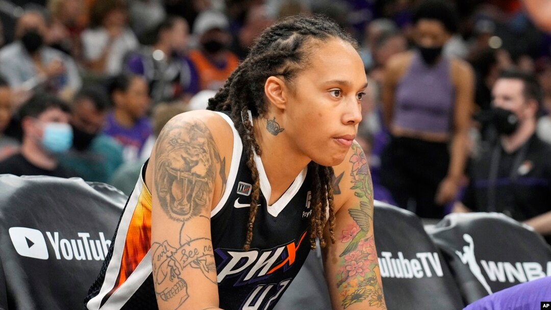 Brittney Griner, pebasket putri AS yang bermain untuk klun WNBA "Phoenix Mercury" masih ditahan oleh pihak berwajib di Rusia (foto: dok). 