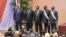 Le président ivoirien Alassane Ouattara (au centre), le vice-président Tiemoko Meyliet Kone (2e G), le Premier ministre Patrick Achi (G), le président du sénat, Jeannot Ahoussou Kouadio (2e D), et le président de l'Assemblée Adama Bictogo (D) à Yamoussoukro le 19 avril 2022.
