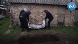 Tình nguyện viên kể chuyện đi nhặt xác trên đường phố ở Ukraine