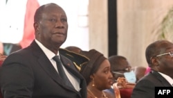 ARCHIVES - le président ivoirien Alassane Ouattara au palais présidentiel à Abidjan, le 20 avril 2022.