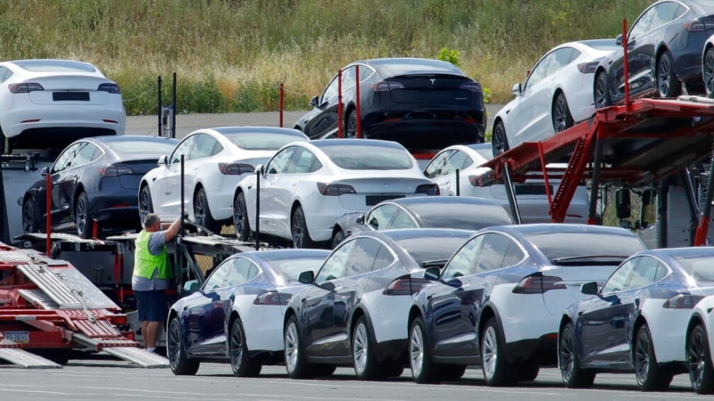 Teslas with Autopilot a Step Closer to Recall After Crashes