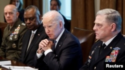 El presidente de EEUU, Joe Biden, reunido con el general David Berger; El secretario de Defensa Lloyd Austin y el presidente del Estado Mayor Conjunto, el general Mark Milley, y otros líderes militares en la Casa Blanca, el 20 de abril de 2022.